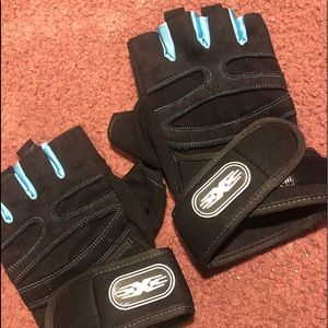 Weight lifting gloves